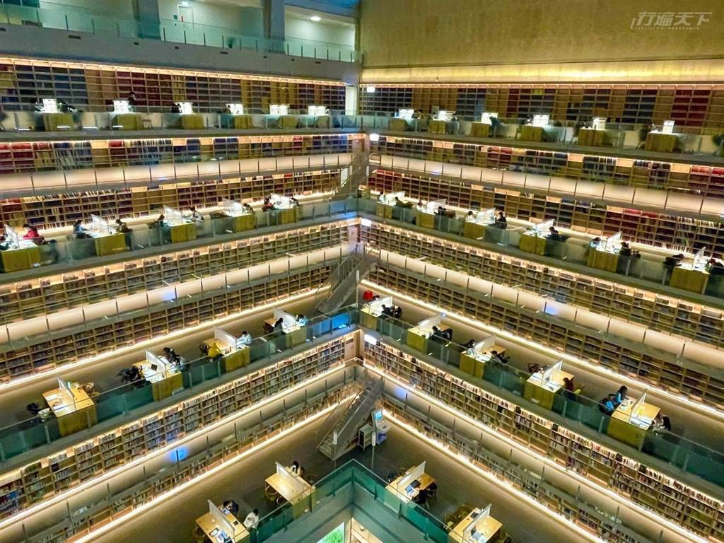 達賢圖書館挑空設計十分壯觀。(圖／行遍天下提供)