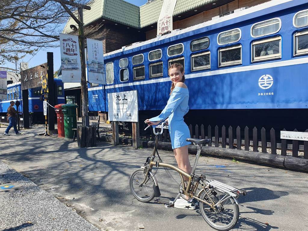 俄羅斯藝人安妮擔任花東小鎮自行車漫旅代言人。（名衍行銷提供）