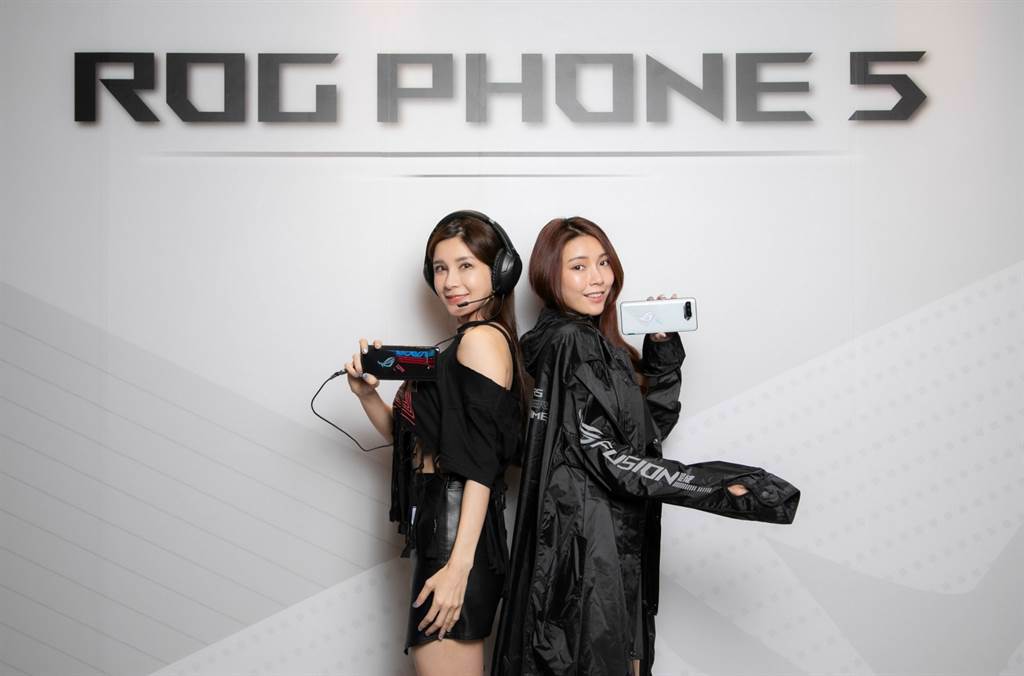 3月底前購買ROG Phone 5，登錄送ROG Strix Go Type-c電競耳機；全台華碩專賣店贈限量ROG潮流雨衣。（ROG提供／黃慧雯台北傳真）