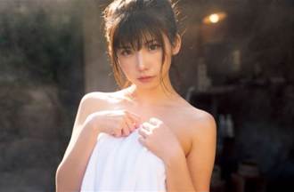 日本第一美女Coser泡湯突驚呼：啊！浴巾掉下 身材看光