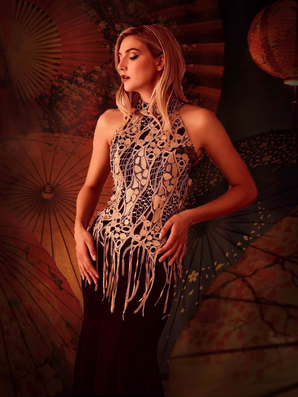 「針織女王」潘怡良3／12日台北時裝本次時裝週2021秋冬發表會走秀作品，呈現雍容而典雅氣質。（潘怡良提供）
