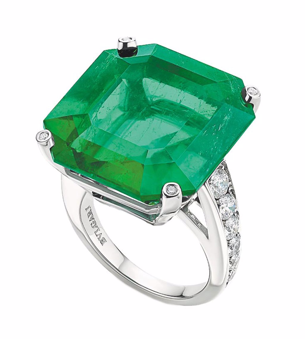 寶格麗BAROCKO系列祖母綠戒指，祖母綠主石重30.46克拉，逾3億元。（BVLGARI提供）