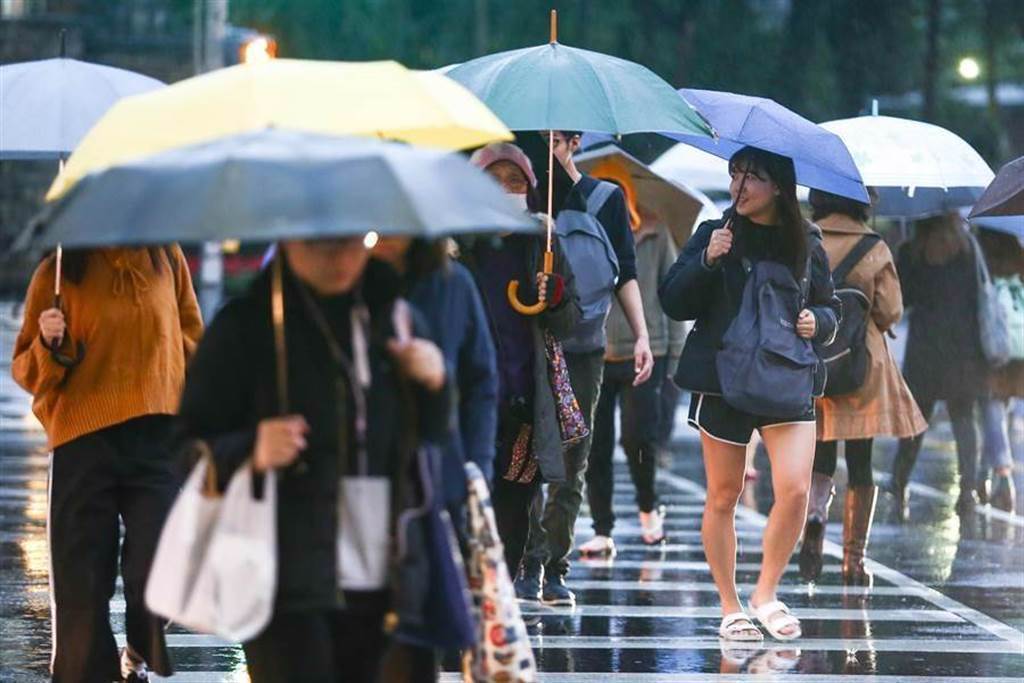 受東北季風增強影響，北台灣今天傍晚變天有雨。（本報系資料照）