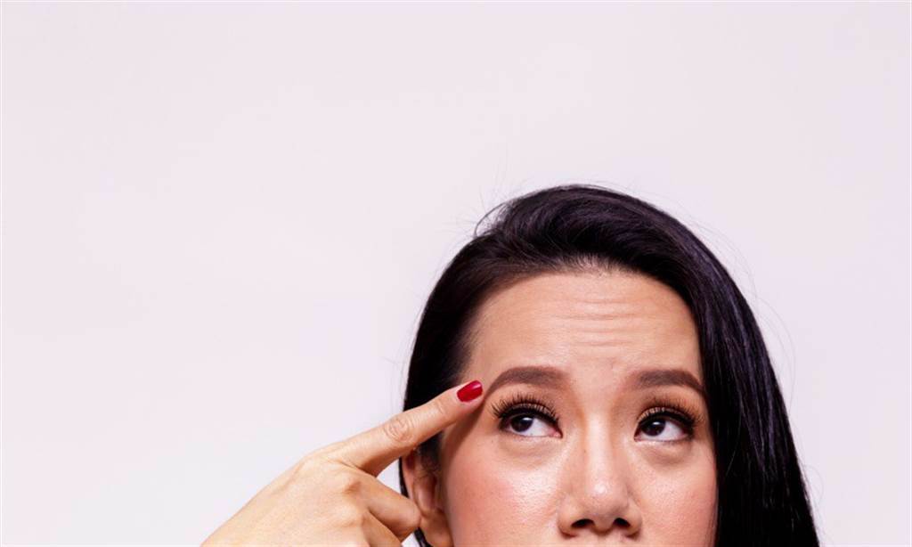抬頭紋提早變深，小心心血管疾病找上你。(示意圖/Shutterstock)