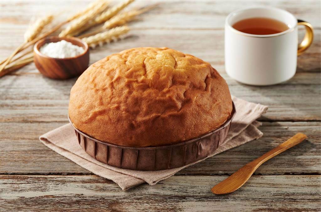 黃金巨蛋麵包，採用布里歐修麵糰長時間低溫發酵烘焙，口感彷彿蛋糕般，每盒約300g，89元。（全聯提供）