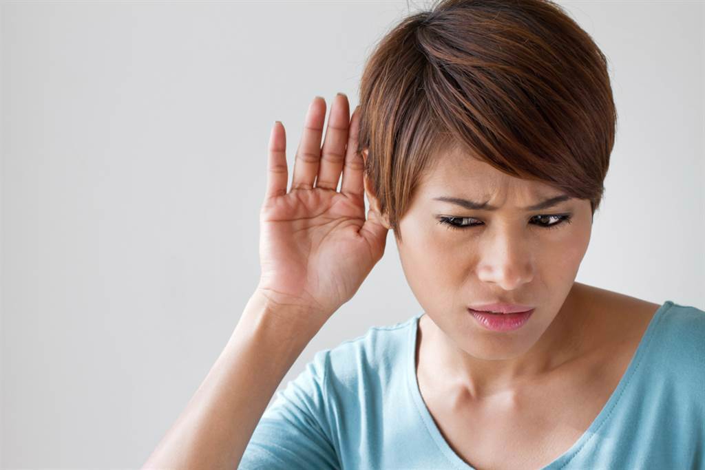預防失智最新建議，中年就要保養聽力，因為重聴會增加失智風險。（達智影像/shutterstock)