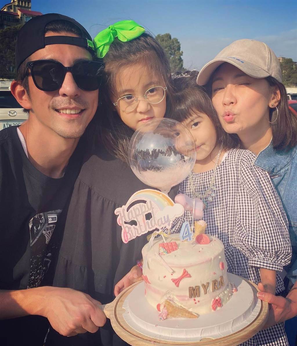 一家人替Bo妞慶祝4歲生日。（圖／翻攝自臉書）