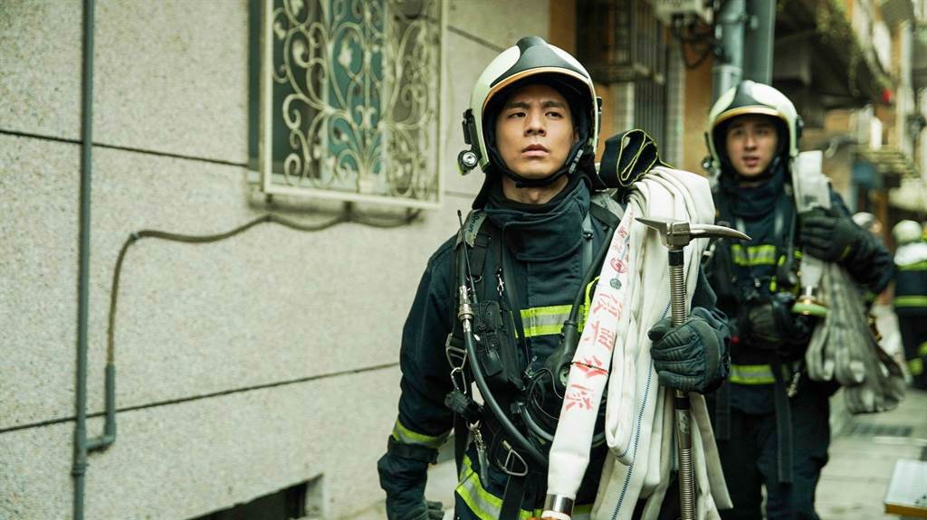 林柏宏在《火神的眼淚》飾演消防員「張志遠」。（公共電視、myVideo提供）