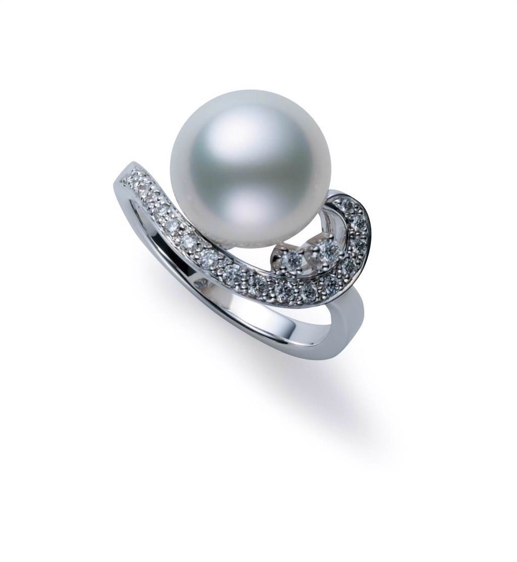 MIKIMOTO Wonderland Collection系列南洋珍珠鑽戒，18萬3000元。（MIKIMOTO提供）