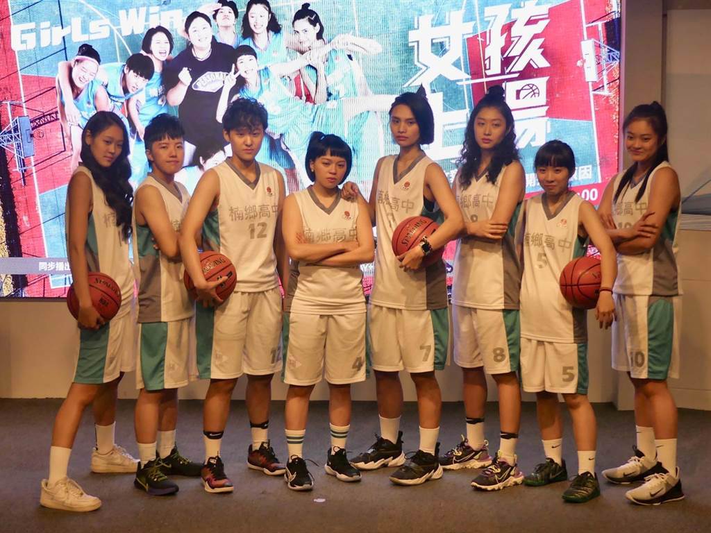 《女孩上場》自百名籃球女孩培訓專業演員。（客家電視台提供）