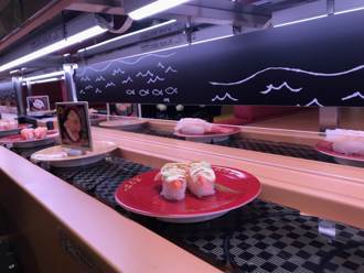壽司郎踢到鐵板！3男大生結伴改名「鮭魚」 免費吃大餐