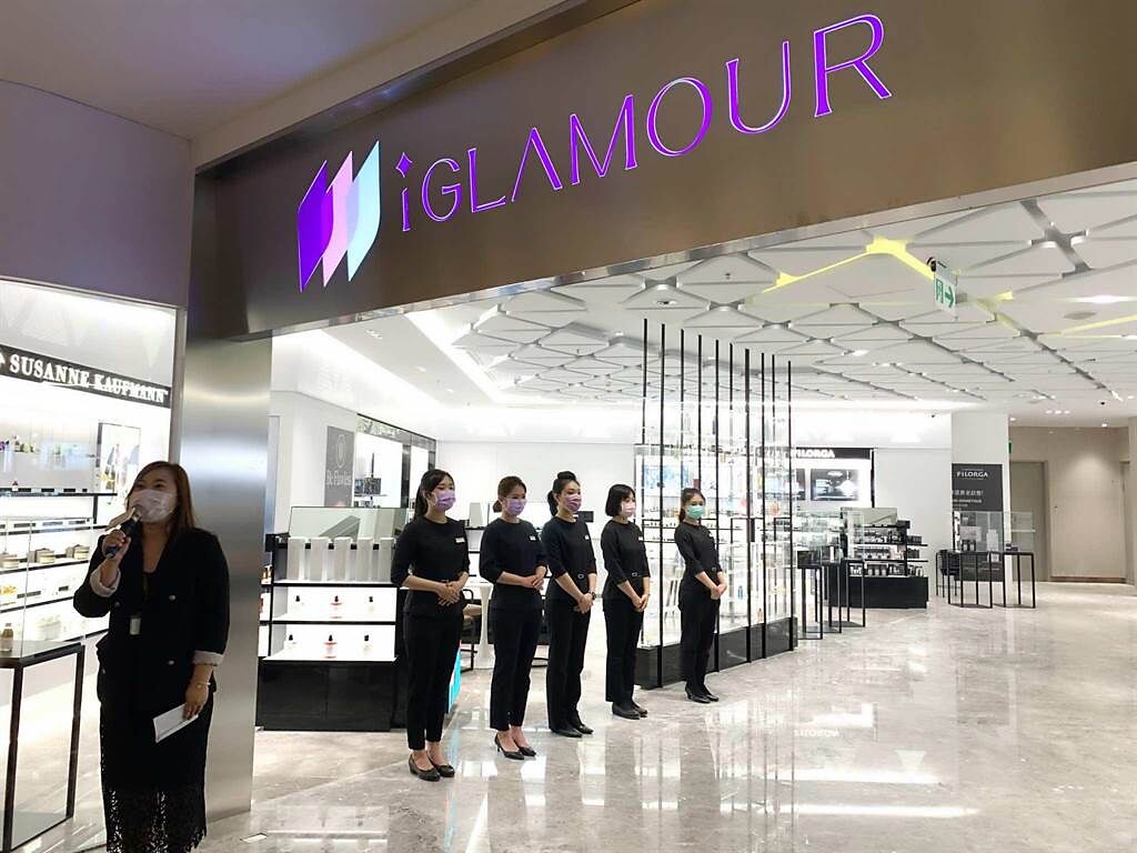 義享時尚廣場3月20日將試營運，導入全台最新一站式購物專門店「iGlamour 愛‧迷人」，以超過 400 坪空間打造彩妝、保養、香氛、髮品及美妝小物五大專區。（柯宗緯攝）