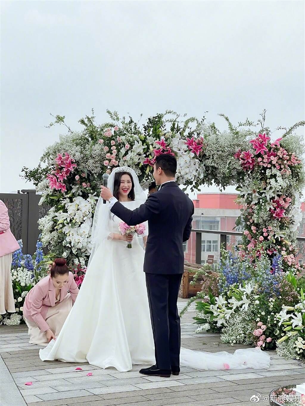 朱珠結婚照在微博瘋傳。(圖/ 摘自微博)