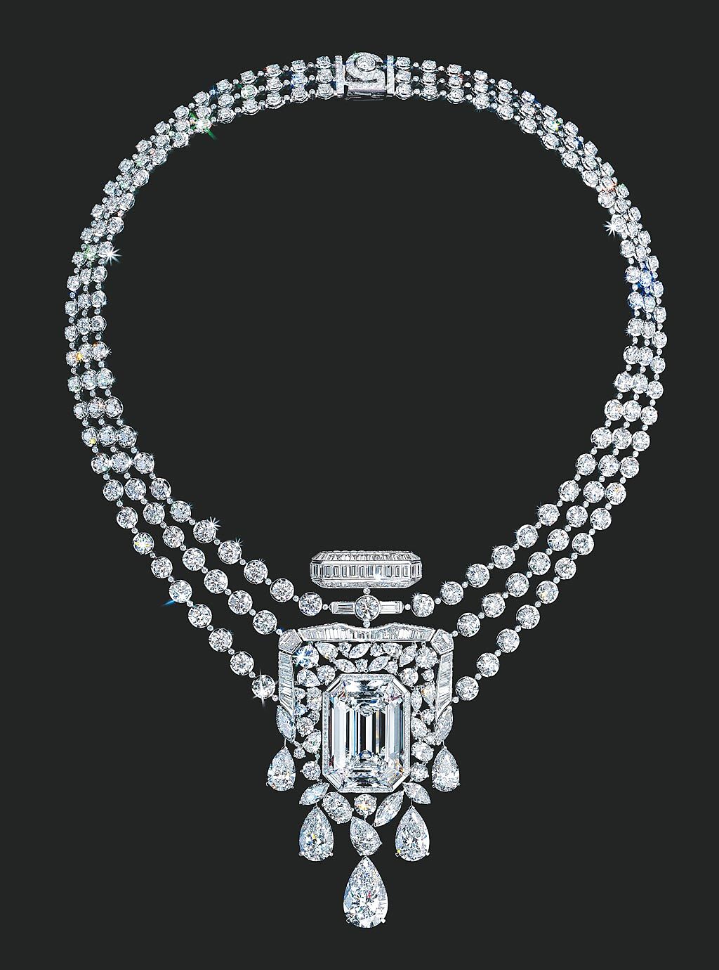 為了歡慶N°5香水誕生100周年，香奈兒以N°5香水打造「55.55項鍊」，主石為55.55克拉祖母綠形切割DFL Type IIa鑽石，是史上第一款向香水致敬的珠寶鉅作。（CHANEL提供）