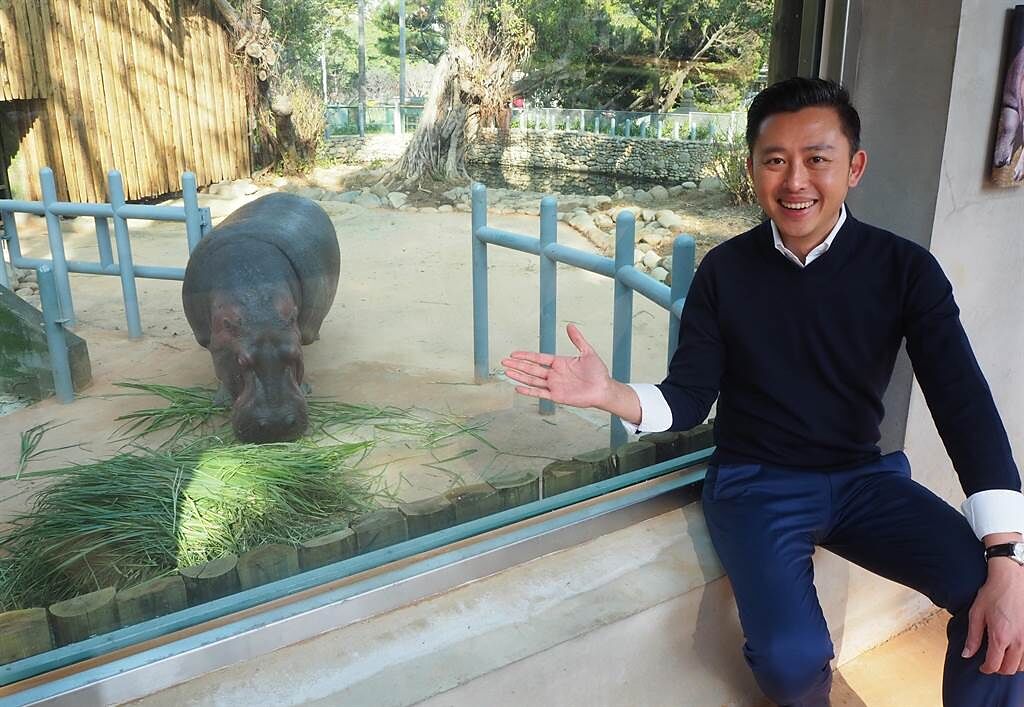 新竹市長林智堅表示，為慶祝重生的新竹市立動物園即將誕生第200萬人次遊客，市府將提供這位幸運兒享1年無限次免費入園優惠。（陳育賢攝）