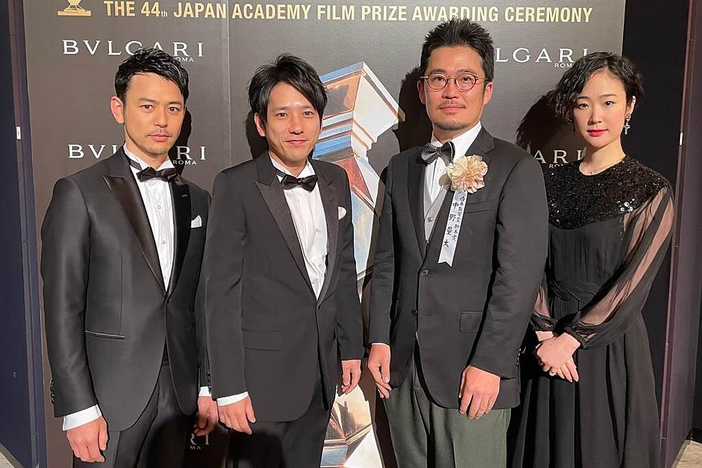 妻夫木聰（左起）、二宮和也、導演中野量太、黑木華出席「第44屆日本影藝學院獎」。（摘自日本奧斯卡官網）