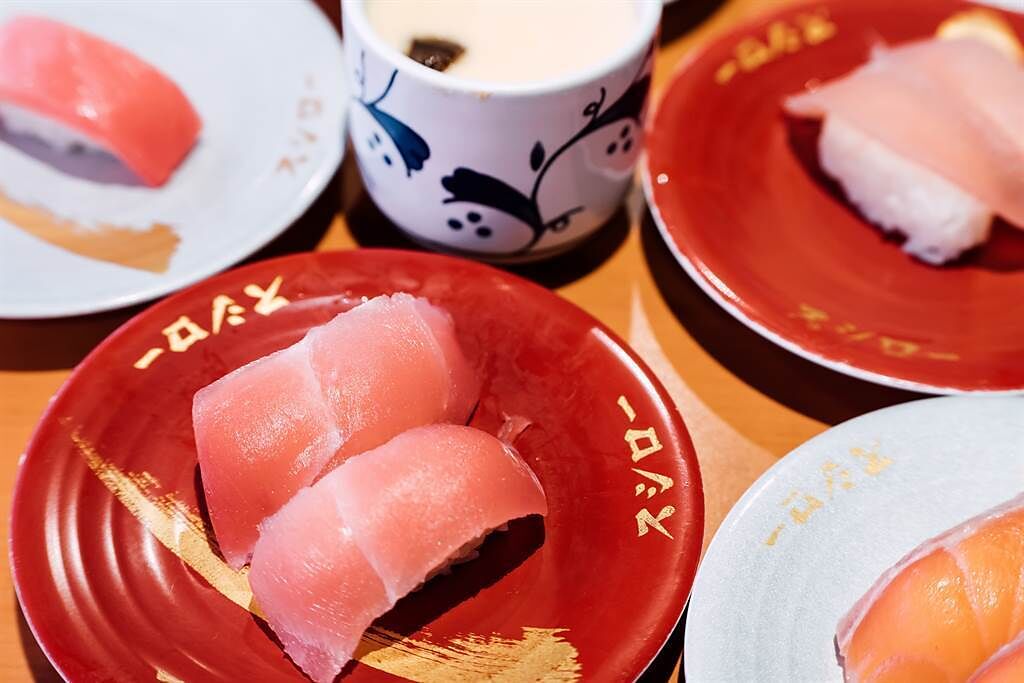 壽司郎行銷打出壽司免費吃噱頭，意外引爆全台年輕人瘋改名「鮭魚」，2天吃爆各分店。(示意圖/達志影像)