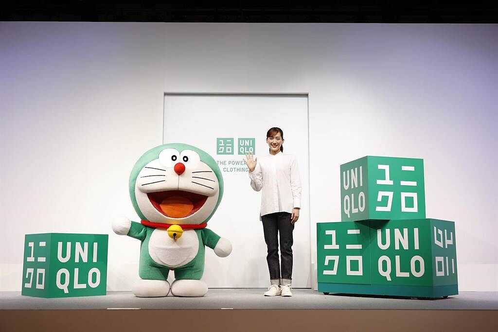 UNIQLO品牌代言人之一綾瀨遙將與綠色「哆啦A夢」一起參加日本國小、國中、高中的教育推廣項目。（圖／UNIQLO提供）