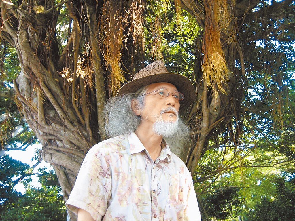 沖繩視覺藝術家高嶺剛，是首位以沖繩語創作的先驅，被譽為有史以來第一位「純沖繩」創作者。（台灣國際紀錄片影展提供）