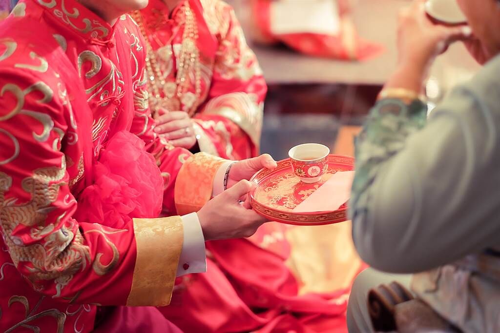 山東鄒平因當地婚鬧不斷，近日特別發布公告嚴禁惡俗婚鬧。(示意圖/達志影像)