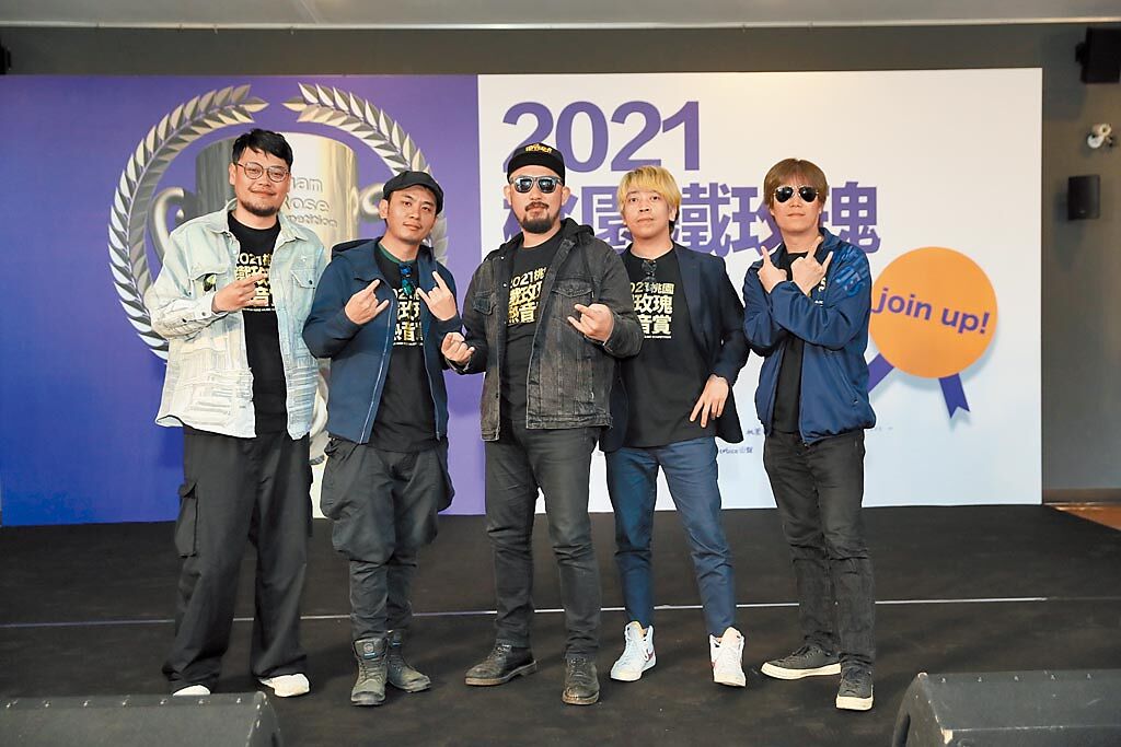 可田（左起）、大正、阿強、阿凱和吉董昨擔任「2021桃園鐵玫瑰熱音賞」推廣大使。（新視紀整合行銷提供）