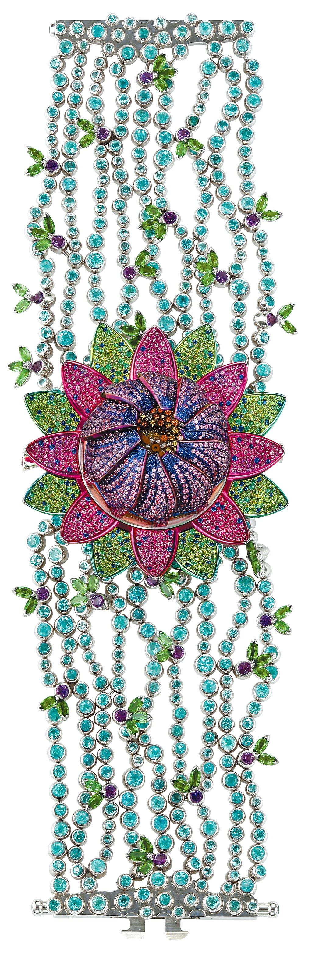 蕭邦花朵珠寶表，花朵可以開闔，鑲嵌藍寶石、紫水晶、碧璽、石榴石、黃橘色寶石、祖母綠、剛玉、鑽石等，3262萬元。（CHOPARD提供）