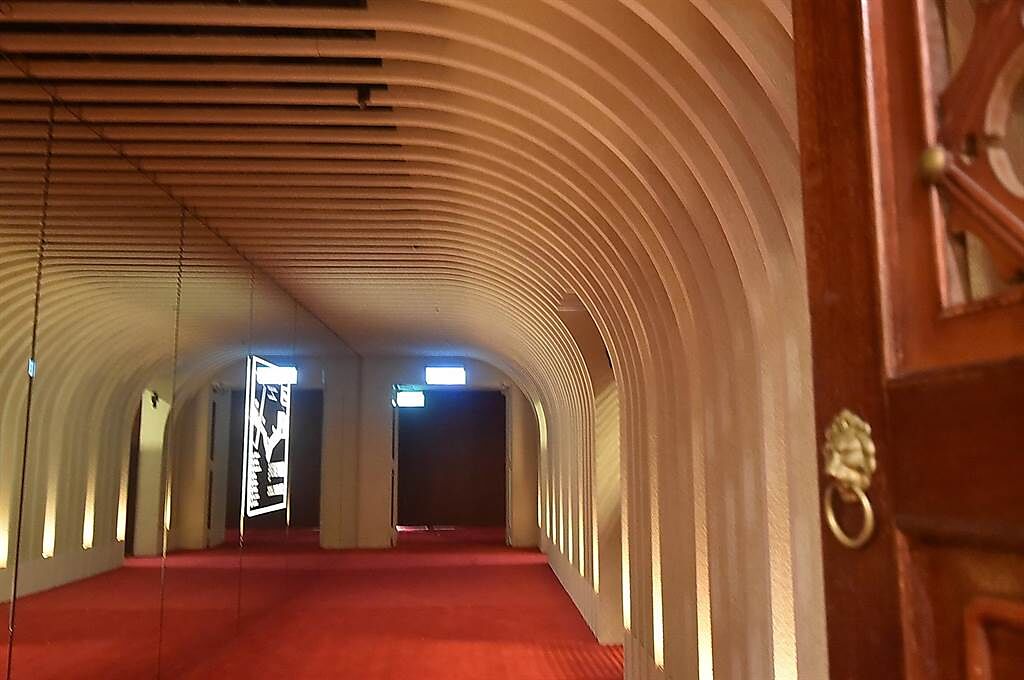 圓山「東密道」入口位在飯店內，並經重新設計。（攝影／姚舜）