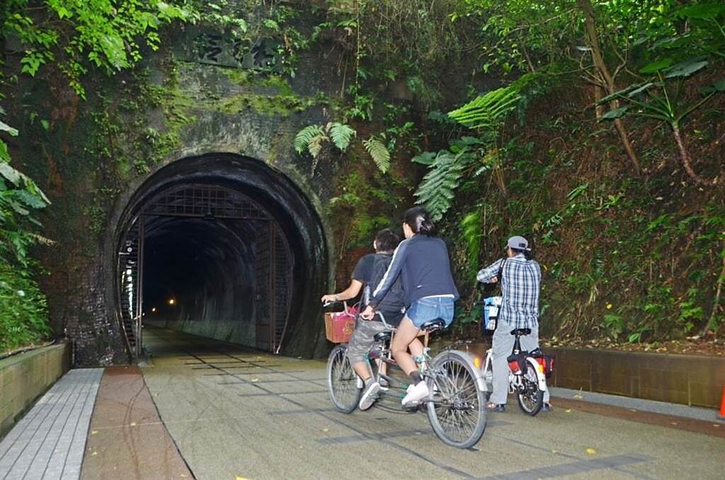 雄獅因應「2021自行車旅遊年」開設的山海秘境單車行程，將帶著旅客走訪跨越新北宜蘭兩縣市的舊草嶺隧道。（雄獅提供）