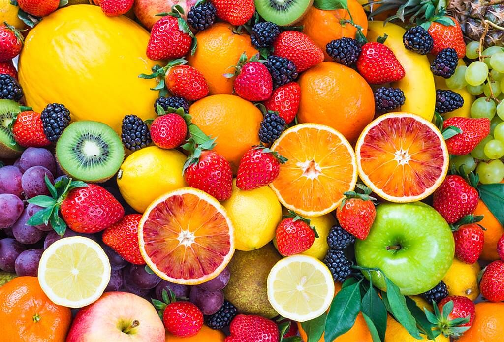 蔬果吃太多效果不一定好，醫揭健康長壽最佳份量。（圖／Shutterstock）