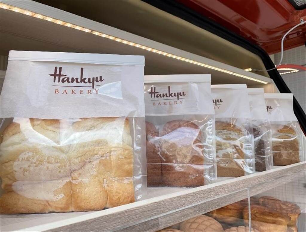 全聯阪急麵包預計年底會推出較頂級的百元麵包，也會推出吐司。（郭家崴攝）