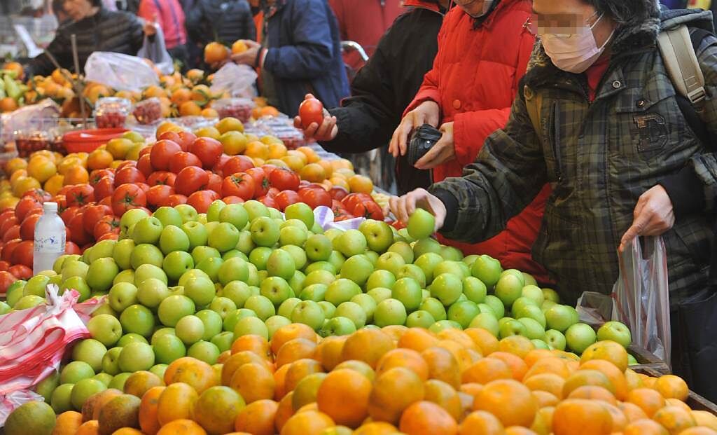 常在市場收攤前多買降價水果？營養師提醒：風險不小。(示意圖/本報系資料照片，非新聞當事人)