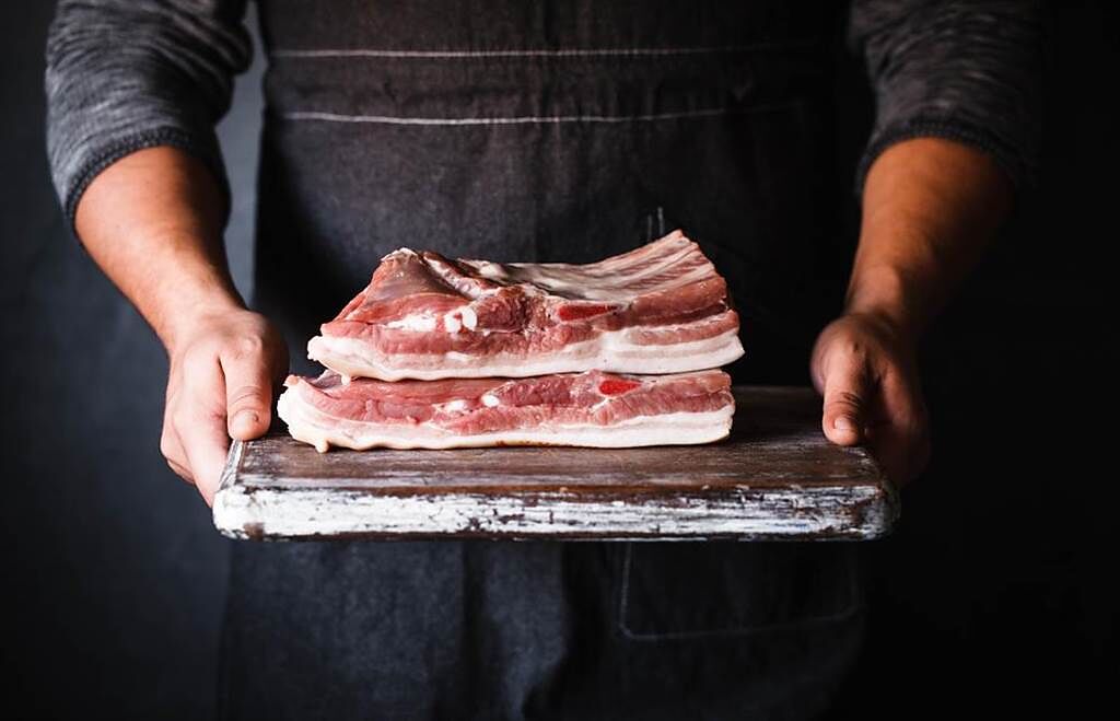 買到味道很重的豬肉該怎麼辦？網友專業答覆。（示意圖／Shutterstock）