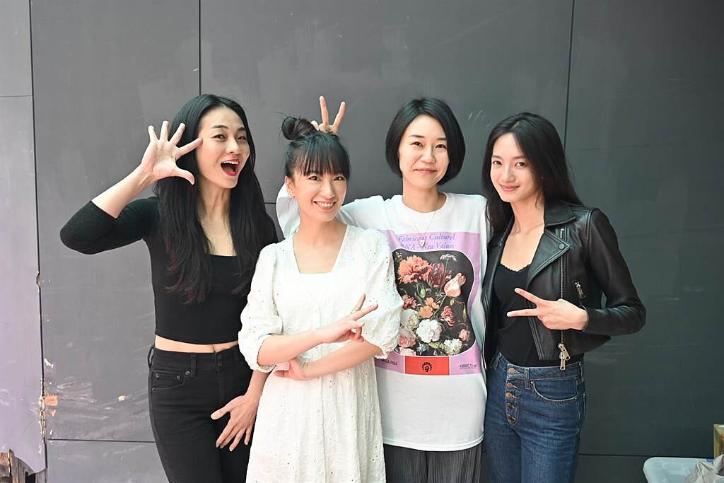 《喰之女》開鏡，陳雪甄（左起）、劉黛瑩、導演中西舞、韓寧。（那裡有光提供）