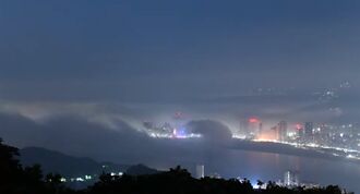 關渡大橋被吞下肚！海霧沿淡水河口灌入台北市區 震撼影片曝光