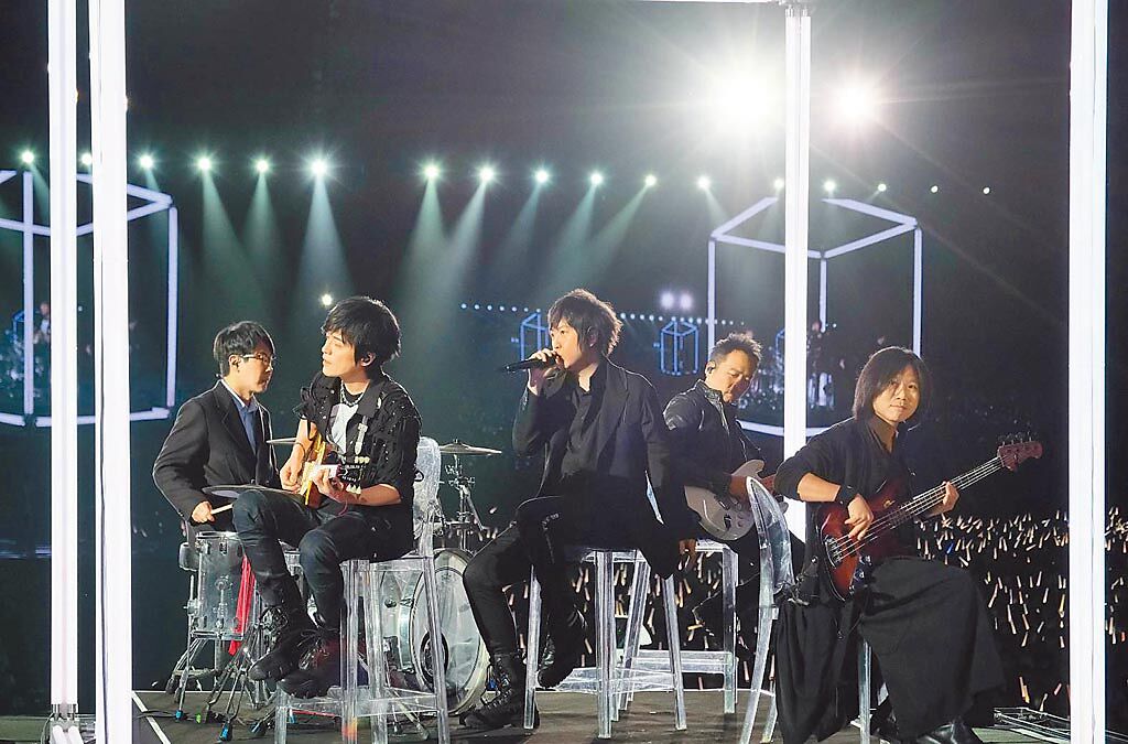 五月天昨晚在台南辦第5場演唱會，現場氣氛嗨翻。（相信音樂提供）