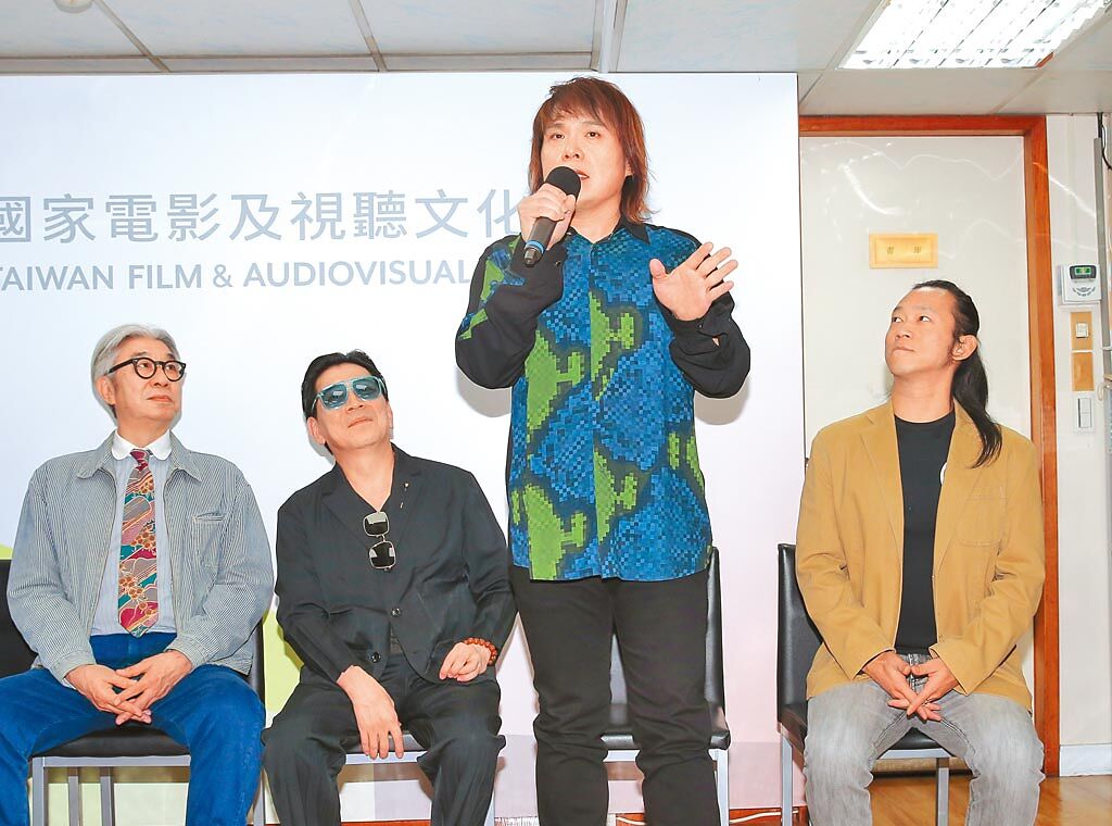 音樂人倪重華（左起）、高捷、伍佰、顏正國暢談電影《少年吔，安啦！》（盧禕祺攝）