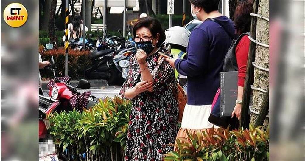 陳淑芳因在《孤味》中演徐若瑄的媽媽，培養出好交情，錄影當天特地到場助陣。（圖／本刊攝影組）