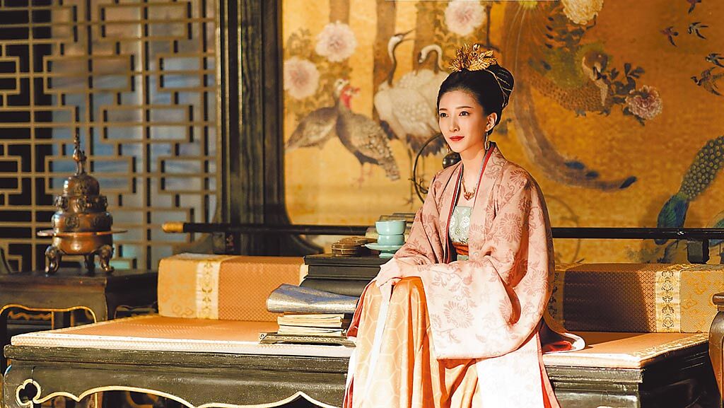 江疏影在《孤城閉》飾演曹皇后，古裝扮相極美。（中視提供）