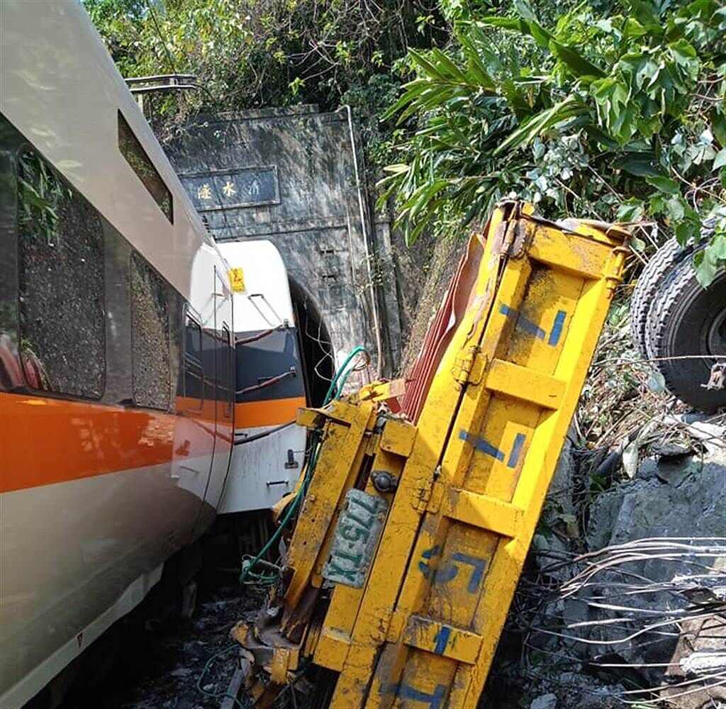 408次太魯閣號列車，今在花蓮發生重大事故。（翻攝畫面）