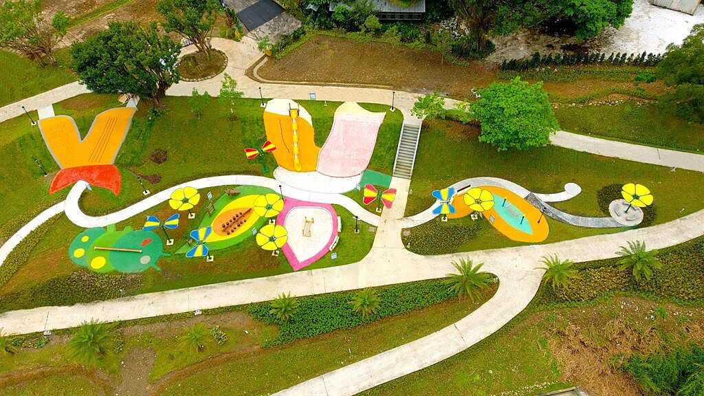 位在碧潭風景區對岸、占地近700坪的新店灣潭兒童遊戲場，今日完工啟用