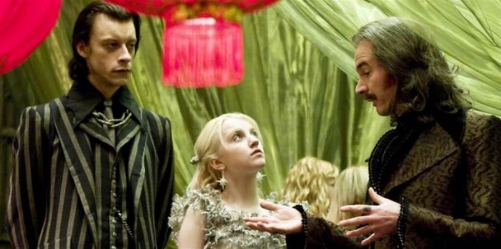 保羅里特（圖右一）在《哈利波特：混血王子的背叛》飾演巫師作家。(圖/ 《哈利波特：混血王子的背叛》劇照)