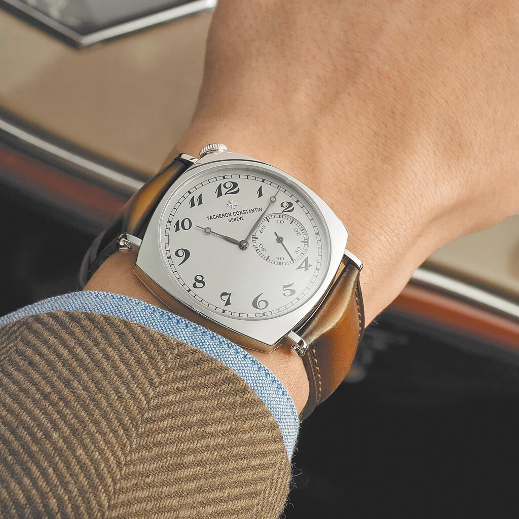 江詩丹頓今年在表展發表American 1921腕表，圖為40mm白金款，搭配義大利Serapian小牛皮表帶，110萬元。（江詩丹頓提供）