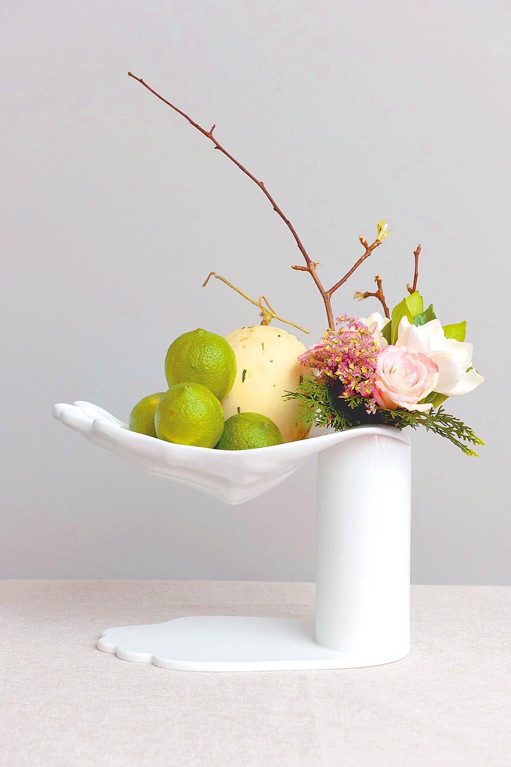 八方新氣「托福」兼具花瓶及水果盛器功能，售價3萬3800元。（八方新氣提供）