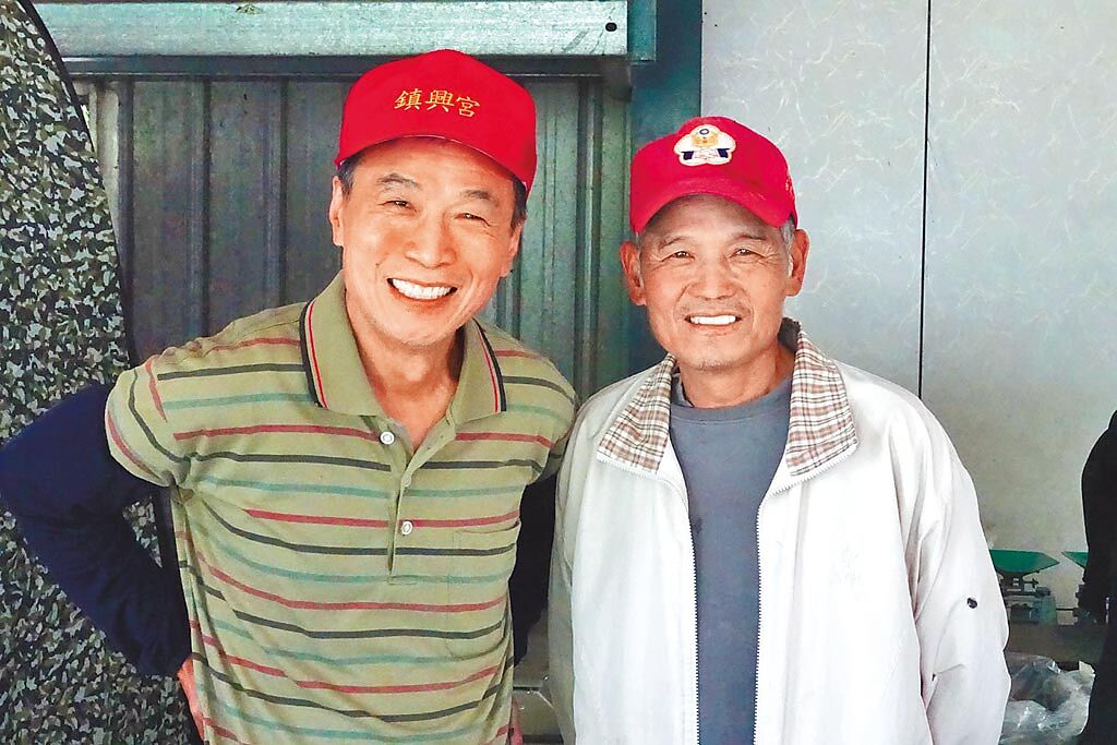 李天柱（左）在劇中扮相和角色本尊劉錦君宛如雙胞胎。（大愛提供）