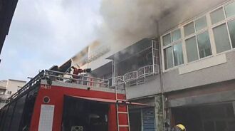 竹南又見火燒厝 消防局戰術滅火15分鐘僅耗3.5噸水