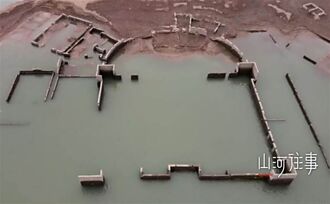 水下發現文明？水庫乾涸露出完整古城牆 考古學家驚呼