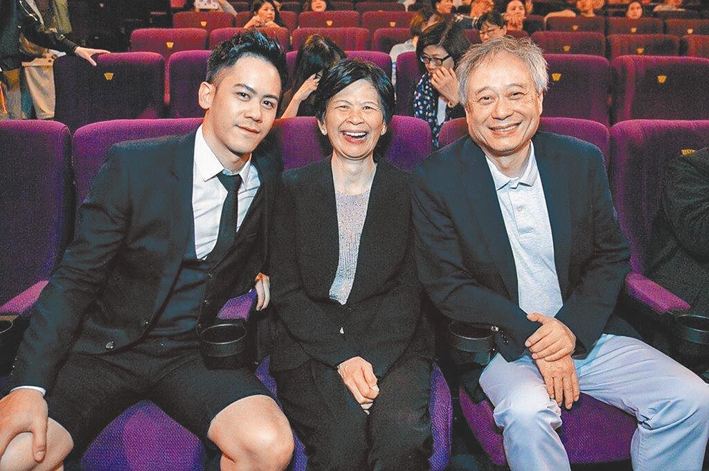 李淳（左）難得和爸爸李安（右）、媽媽林惠嘉合照，他表示平常工作各忙各的。（資料照片）