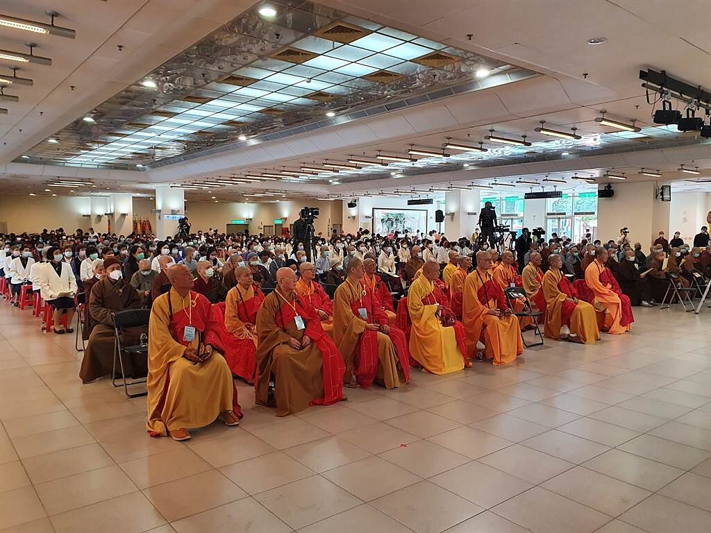 新北市長侯友宜今（11日）上午出席新北市佛教會浴佛節慶典大會。（葉書宏攝）