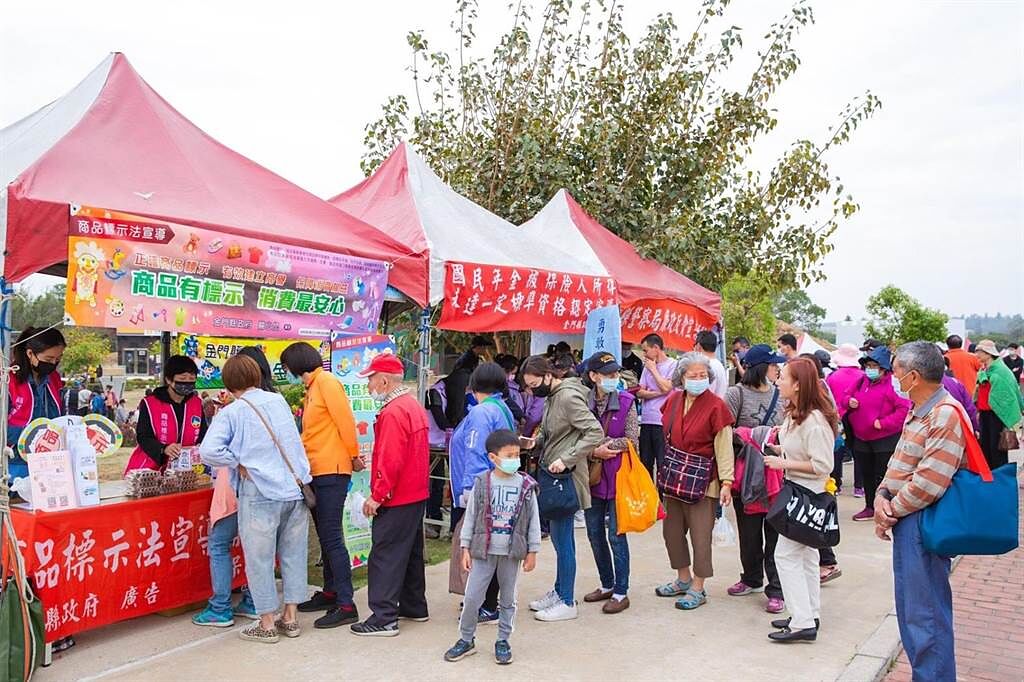 金寧鄉公所今年在和平紀念公園主場規畫30攤的園遊會，邀請美食和文創相關業者共襄盛舉。（金寧鄉公所提供）