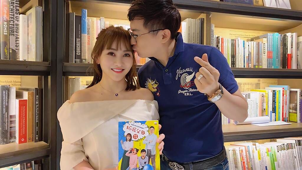 王宥忻（左）和老公結婚10年。（固力狗娛樂提供）